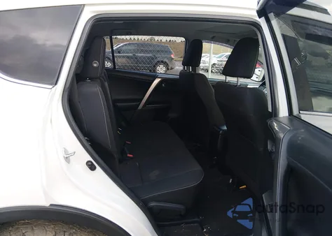2017 Toyota Rav4 Xle z USA, uszkodzony, nr VIN JTMRFREV2HJ703586